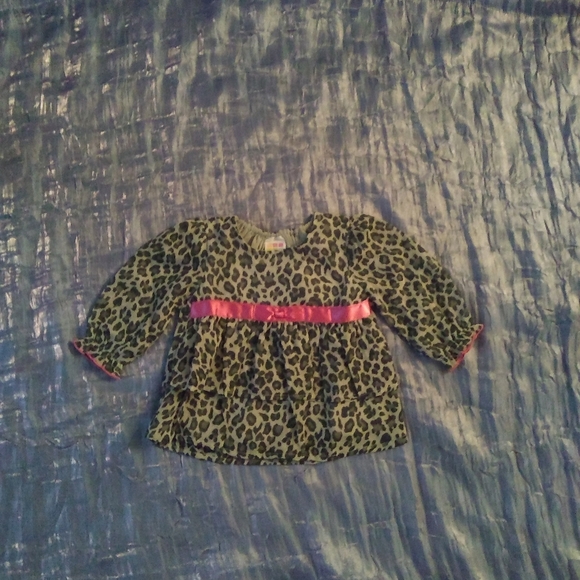 ⭐buy 2 get 1 free⭐ ADORABLE animal print blouse - Picture 2 of 7
